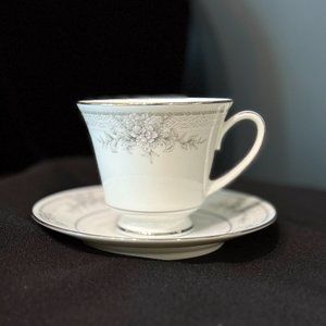 Set of 4 Sweet Leilani Cups and Saucers NWOT